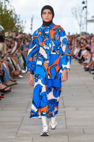 2/30 | Marimekko Spring 2025 | Photo: James Cochrane | Courtesy of Copenhagen Fashion Week Marimekko Spring 2025 | Photo: James Cochrane | Courtesy of Copenhagen Fashion Week
