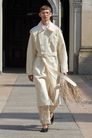3/31 | MKDT Studio Spring 2025 | Photo: James Cochrane | Courtesy of Copenhagen Fashion Week MKDT Studio Spring 2025 | Photo: James Cochrane | Courtesy of Copenhagen Fashion Week