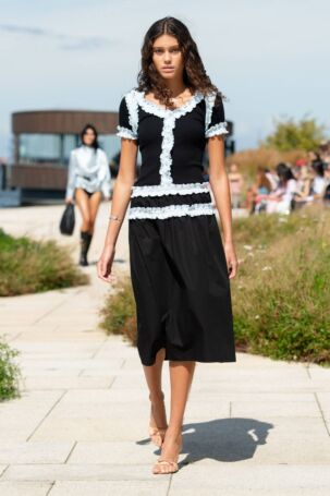 1/25 | OpéraSPORT Spring 2025 | Photo: James Cochrane | Courtesy of Copenhagen Fashion Week OpéraSPORT Spring 2025 | Photo: James Cochrane | Courtesy of Copenhagen Fashion Week