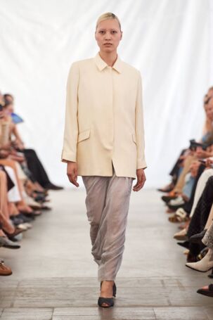 2/26 | Remain Spring 2025 | Photo: James Cochrane | Courtesy of Copenhagen Fashion Week Remain Spring 2025 | Photo: James Cochrane | Courtesy of Copenhagen Fashion Week
