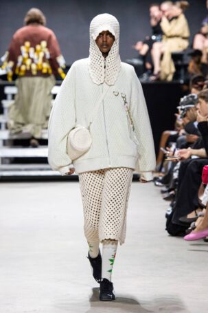 6/27 | Rolf Ekroth Spring 2025 | Photo: James Cochrane | Courtesy of Copenhagen Fashion Week Rolf Ekroth Spring 2025 | Photo: James Cochrane | Courtesy of Copenhagen Fashion Week