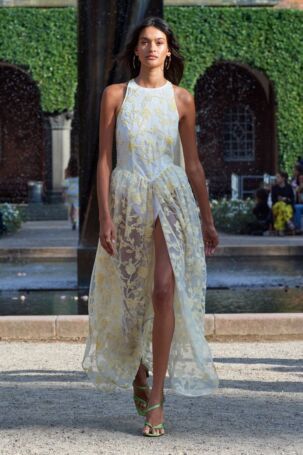 10/31 | ROTATE Spring 2025 | Photo: James Cochrane | Courtesy of Copenhagen Fashion Week ROTATE Spring 2025 | Photo: James Cochrane | Courtesy of Copenhagen Fashion Week