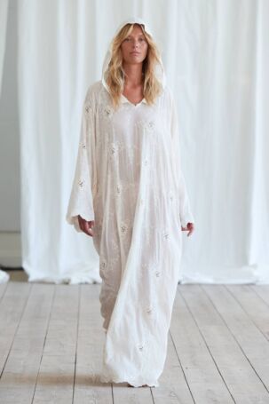 4/30 | Skall Studio Spring 2025 | Photo: James Cochrane | Courtesy of Copenhagen Fashion Week Skall Studio Spring 2025 | Photo: James Cochrane | Courtesy of Copenhagen Fashion Week