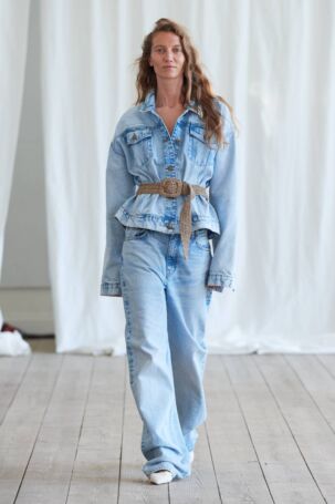 8/30 | Skall Studio Spring 2025 | Photo: James Cochrane | Courtesy of Copenhagen Fashion Week Skall Studio Spring 2025 | Photo: James Cochrane | Courtesy of Copenhagen Fashion Week
