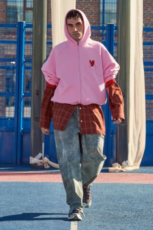 6/28 | Stamm Spring 2025 | Photo: James Cochrane | Courtesy of Copenhagen Fashion Week Stamm Spring 2025 | Photo: James Cochrane | Courtesy of Copenhagen Fashion Week