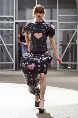 2/81 | Sonja Sandin at Swedish School of Textiles Spring 2025 | Photo: James Cochrane | Courtesy of Copenhagen Fashion Week Sonja Sandin at Swedish School of Textiles Spring 2025 | Photo: James Cochrane | Courtesy of Copenhagen Fashion Week