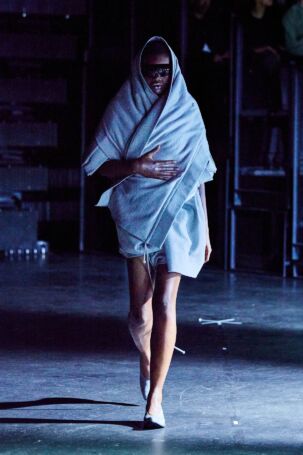 2/29 | Anonymous Club Spring 2025 | Photo: Finnegan Koichi Godenschweger | Courtesy of Berlin Fashion Week Anonymous Club Spring 2025 | Photo: Finnegan Koichi Godenschweger | Courtesy of Berlin Fashion Week