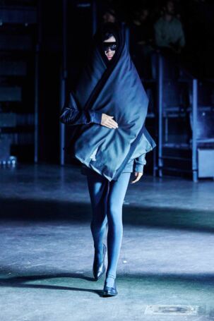 3/29 | Anonymous Club Spring 2025 | Photo: Finnegan Koichi Godenschweger | Courtesy of Berlin Fashion Week Anonymous Club Spring 2025 | Photo: Finnegan Koichi Godenschweger | Courtesy of Berlin Fashion Week