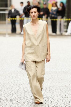 11/39 | Avenir Spring 2025 | Photo: Boris Marberg | Courtesy of Berlin Fashion Week Avenir Spring 2025 | Photo: Boris Marberg | Courtesy of Berlin Fashion Week