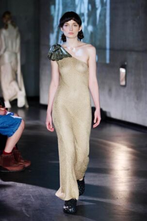 4/24 | Claudia Skoda Spring 2025 | Photo: Finnegan Koichi Godenschweger | Courtesy of Berlin Fashion Week Claudia Skoda Spring 2025 | Photo: Finnegan Koichi Godenschweger | Courtesy of Berlin Fashion Week