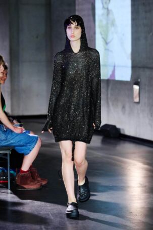 11/24 | Claudia Skoda Spring 2025 | Photo: Finnegan Koichi Godenschweger | Courtesy of Berlin Fashion Week Claudia Skoda Spring 2025 | Photo: Finnegan Koichi Godenschweger | Courtesy of Berlin Fashion Week