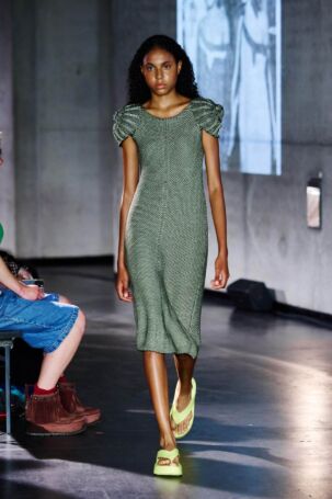 12/24 | Claudia Skoda Spring 2025 | Photo: Finnegan Koichi Godenschweger | Courtesy of Berlin Fashion Week Claudia Skoda Spring 2025 | Photo: Finnegan Koichi Godenschweger | Courtesy of Berlin Fashion Week