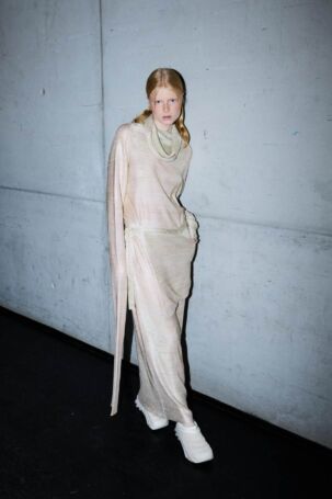 10/31 | Claudia Skoda Spring 2025 Backstage | Photo: Anasteisha Danger | Courtesy of Berlin Fashion Week Claudia Skoda Spring 2025 Backstage | Photo: Anasteisha Danger | Courtesy of Berlin Fashion Week