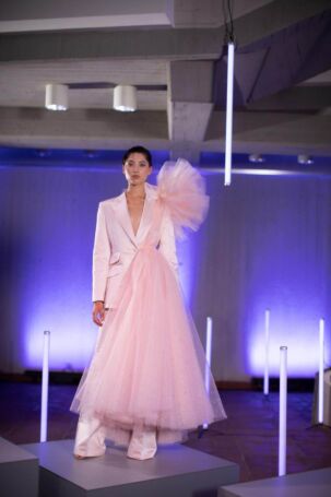 5/15 | Dawid Tomasewki Spring 2025 | Photo: Suzana Holtgrave | Courtesy of Berlin Fashion Week Dawid Tomasewki Spring 2025 | Photo: Suzana Holtgrave | Courtesy of Berlin Fashion Week