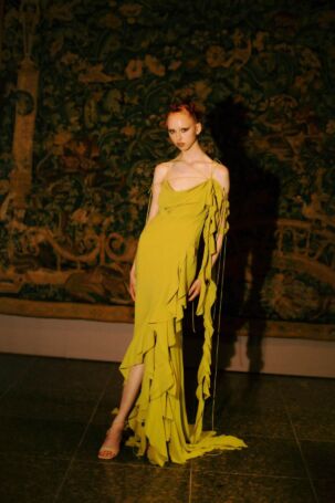 8/15 | Dawid Tomasewki Spring 2025 | Photo: Suzana Holtgrave | Courtesy of Berlin Fashion Week Dawid Tomasewki Spring 2025 | Photo: Suzana Holtgrave | Courtesy of Berlin Fashion Week