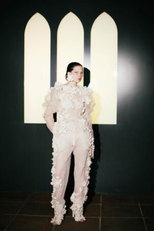10/15 | Dawid Tomasewki Spring 2025 | Photo: Suzana Holtgrave | Courtesy of Berlin Fashion Week Dawid Tomasewki Spring 2025 | Photo: Suzana Holtgrave | Courtesy of Berlin Fashion Week