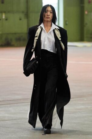 4/30 | Haderlump Spring 2025 | Photo: Andrew Thomas | Courtesy of Berlin Fashion Week Haderlump Spring 2025 | Photo: Andrew Thomas | Courtesy of Berlin Fashion Week