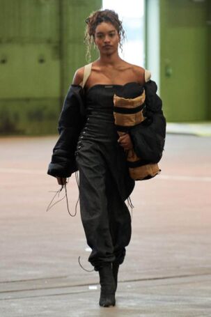 5/30 | Haderlump Spring 2025 | Photo: Andrew Thomas | Courtesy of Berlin Fashion Week Haderlump Spring 2025 | Photo: Andrew Thomas | Courtesy of Berlin Fashion Week