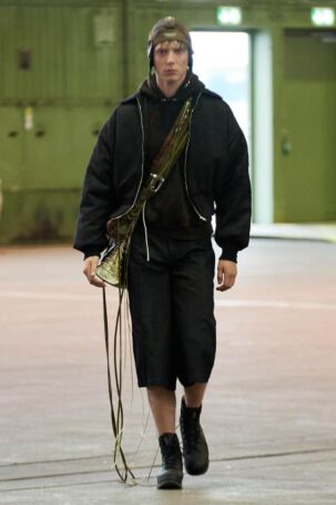 6/30 | Haderlump Spring 2025 | Photo: Andrew Thomas | Courtesy of Berlin Fashion Week Haderlump Spring 2025 | Photo: Andrew Thomas | Courtesy of Berlin Fashion Week