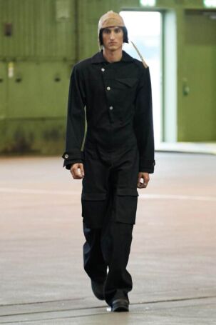 8/30 | Haderlump Spring 2025 | Photo: Andrew Thomas | Courtesy of Berlin Fashion Week Haderlump Spring 2025 | Photo: Andrew Thomas | Courtesy of Berlin Fashion Week