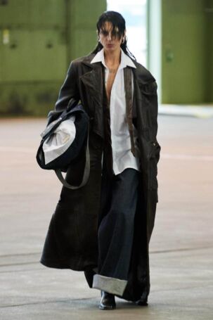 9/30 | Haderlump Spring 2025 | Photo: Andrew Thomas | Courtesy of Berlin Fashion Week Haderlump Spring 2025 | Photo: Andrew Thomas | Courtesy of Berlin Fashion Week