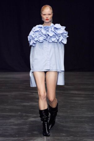 10/55 | Kilian Kerner Spring 2025 | Photo: Andrew Thomas | Courtesy of Berlin Fashion Week Kilian Kerner Spring 2025 | Photo: Andrew Thomas | Courtesy of Berlin Fashion Week