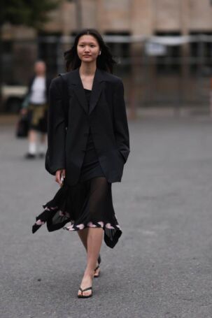 6/18 | LUEDER Spring 2025 Street Style | Photo: Jeremy Moeller | Courtesy of Berlin Fashion Week LUEDER Spring 2025 Street Style | Photo: Jeremy Moeller | Courtesy of Berlin Fashion Week