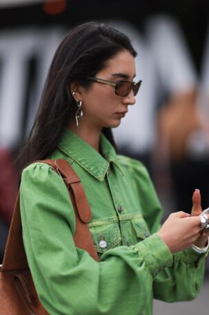 11/18 | LUEDER Spring 2025 Street Style | Photo: Jeremy Moeller | Courtesy of Berlin Fashion Week LUEDER Spring 2025 Street Style | Photo: Jeremy Moeller | Courtesy of Berlin Fashion Week