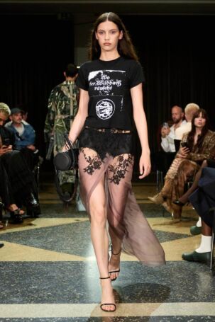 10/23 | Milk of Lime Spring 2025 | Photo: Andrew Thomas | Courtesy of Berlin Fashion Week Milk of Lime Spring 2025 | Photo: Andrew Thomas | Courtesy of Berlin Fashion Week