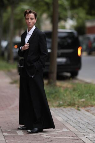 3/20 | SF1OG Spring 2025 Street Style | Photo: Jeremy Moeller | Courtesy of Berlin Fashion Week SF1OG Spring 2025 Street Style | Photo: Jeremy Moeller | Courtesy of Berlin Fashion Week