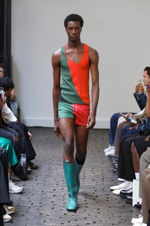 3/22 | Bianca Saunders Spring 2025 Menswear | Photo: NOWFASHION.com Bianca Saunders Spring 2025 Menswear | Photo: NOWFASHION.com