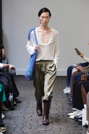 4/22 | Bianca Saunders Spring 2025 Menswear | Photo: NOWFASHION.com Bianca Saunders Spring 2025 Menswear | Photo: NOWFASHION.com