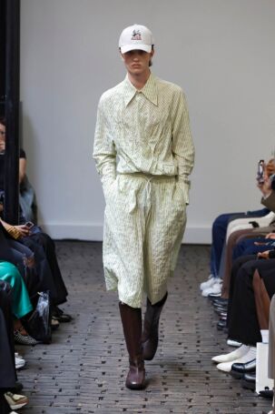 5/22 | Bianca Saunders Spring 2025 Menswear | Photo: NOWFASHION.com Bianca Saunders Spring 2025 Menswear | Photo: NOWFASHION.com