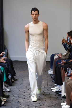 9/22 | Bianca Saunders Spring 2025 Menswear | Photo: NOWFASHION.com Bianca Saunders Spring 2025 Menswear | Photo: NOWFASHION.com