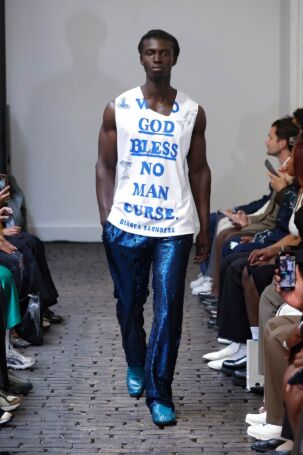 10/22 | Bianca Saunders Spring 2025 Menswear | Photo: NOWFASHION.com Bianca Saunders Spring 2025 Menswear | Photo: NOWFASHION.com