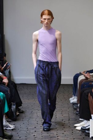 12/22 | Bianca Saunders Spring 2025 Menswear | Photo: NOWFASHION.com Bianca Saunders Spring 2025 Menswear | Photo: NOWFASHION.com