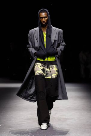 3/38 | Bluemarble Spring 2025 Menswear | Photo: NOWFASHION.com Bluemarble Spring 2025 Menswear | Photo: NOWFASHION.com