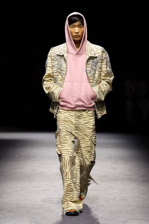 9/38 | Bluemarble Spring 2025 Menswear | Photo: NOWFASHION.com Bluemarble Spring 2025 Menswear | Photo: NOWFASHION.com
