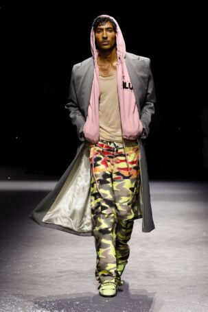 11/38 | Bluemarble Spring 2025 Menswear | Photo: NOWFASHION.com Bluemarble Spring 2025 Menswear | Photo: NOWFASHION.com