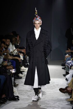 1/41 | COMME des GARÇONS HOMME PLUS Spring 2025 Menswear | Photo: NOWFASHION.com COMME des GARÇONS HOMME PLUS Spring 2025 Menswear | Photo: NOWFASHION.com