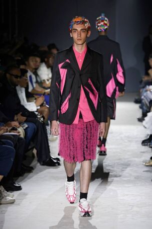 10/41 | COMME des GARÇONS HOMME PLUS Spring 2025 Menswear | Photo: NOWFASHION.com COMME des GARÇONS HOMME PLUS Spring 2025 Menswear | Photo: NOWFASHION.com