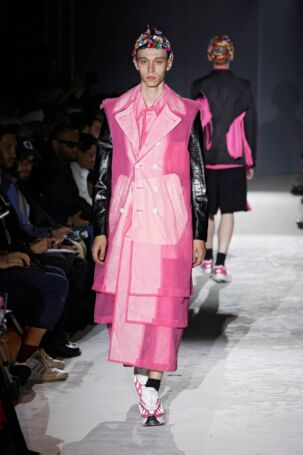 11/41 | COMME des GARÇONS HOMME PLUS Spring 2025 Menswear | Photo: NOWFASHION.com COMME des GARÇONS HOMME PLUS Spring 2025 Menswear | Photo: NOWFASHION.com
