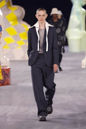 2/49 | Dior Homme Spring 2025 Menswear | Photo: NOWFASHION.com Dior Homme Spring 2025 Menswear | Photo: NOWFASHION.com