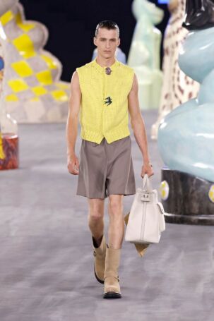 12/49 | Dior Homme Spring 2025 Menswear | Photo: NOWFASHION.com Dior Homme Spring 2025 Menswear | Photo: NOWFASHION.com