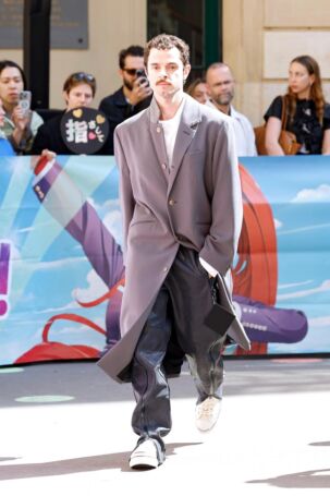 5/39 | Doublet Spring 2025 Menswear | Photo: NOWFASHION.com Doublet Spring 2025 Menswear | Photo: NOWFASHION.com