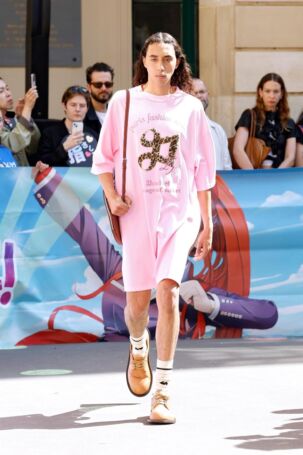 10/39 | Doublet Spring 2025 Menswear | Photo: NOWFASHION.com Doublet Spring 2025 Menswear | Photo: NOWFASHION.com