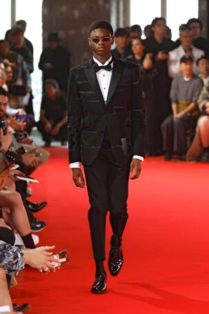 5/39 | Junya Watanabe Spring 2025 Menswear | Photo: NOWFASHION.com Junya Watanabe Spring 2025 Menswear | Photo: NOWFASHION.com