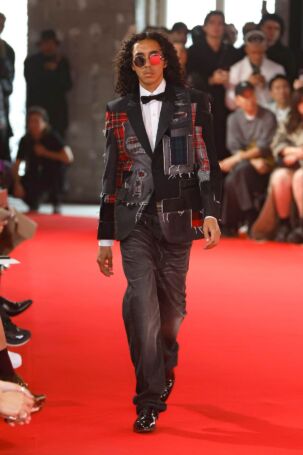 9/39 | Junya Watanabe Spring 2025 Menswear | Photo: NOWFASHION.com Junya Watanabe Spring 2025 Menswear | Photo: NOWFASHION.com