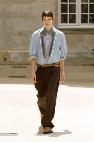 1/51 | Kolor Spring 2025 Menswear | Photo: NOWFASHION.com Kolor Spring 2025 Menswear | Photo: NOWFASHION.com