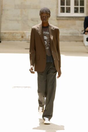 4/51 | Kolor Spring 2025 Menswear | Photo: NOWFASHION.com Kolor Spring 2025 Menswear | Photo: NOWFASHION.com